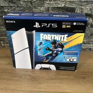 NWT Sony PS5 Console Bundle -White 825 GB